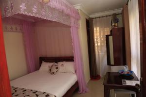 Postel nebo postele na pokoji v ubytování Jatheo Hotel Rwentondo
