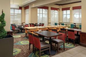 A restaurant or other place to eat at Hilton Garden Inn Odessa