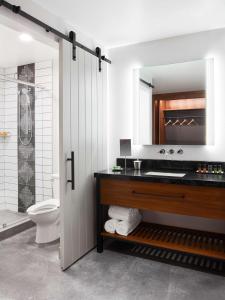Canopy By Hilton Tempe Downtown的一间浴室