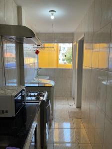 Majoituspaikan Apartamento Cabo Frio - 2 quartos keittiö tai keittotila