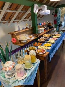 a long table filled with different types of food at Pousada Ana Doce in São Sebastião