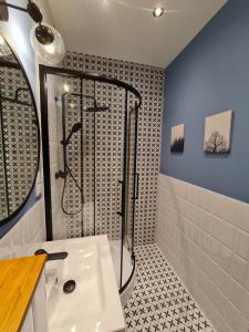 Kúpeľňa v ubytovaní Perfect Stay - "Apartament Zamkowy" - parking place