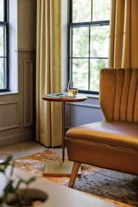 The Inn at Saratoga, Tapestry Collection by Hilton的休息区