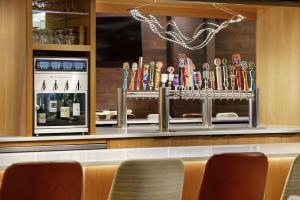 希尔顿逸林科罗拉多温泉酒店酒廊或酒吧区