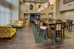 a restaurant with chairs and tables and a dining room at Hampton Inn & Suites Clermont in Clermont