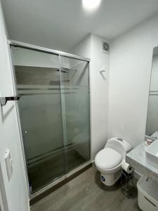 a bathroom with a glass shower and a toilet at Departamento de Estreno en Barranco in Lima