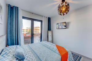 a bedroom with a bed and a large window at Yuli in Puerto de la Cruz
