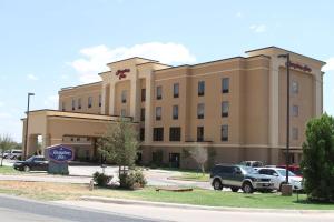 a large building with cars parked in front of it at Hampton Inn Sweetwater in Sweetwater