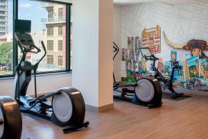 Fitness centrum a/nebo fitness zařízení v ubytování Hilton Garden Inn Austin University Capitol District