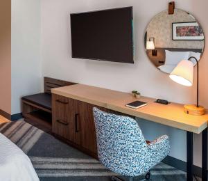 TV a/nebo společenská místnost v ubytování Hilton Garden Inn Austin University Capitol District