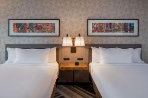 Postel nebo postele na pokoji v ubytování Hilton Garden Inn Austin University Capitol District