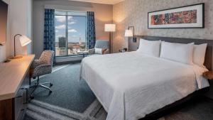 Postel nebo postele na pokoji v ubytování Hilton Garden Inn Austin University Capitol District