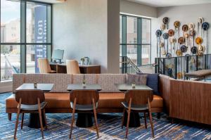 Posezení v ubytování Hilton Garden Inn Austin University Capitol District