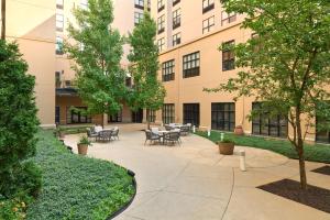 a courtyard with tables and chairs in front of a building at Hilton Garden Inn Bloomington in Bloomington