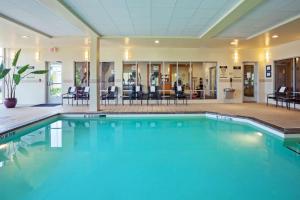 a large swimming pool with blue water in a building at Hilton Garden Inn Naperville/Warrenville in Warrenville