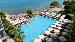 Bazén v ubytování Hotel GRINT nebo v jeho okolí