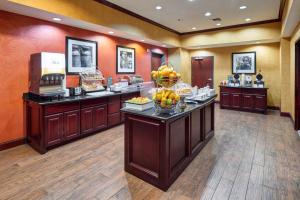 Kuchyň nebo kuchyňský kout v ubytování Hampton Inn & Suites Austin South Buda