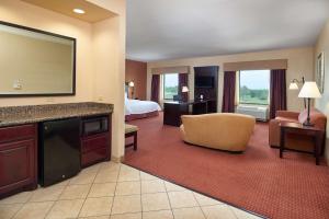 Postel nebo postele na pokoji v ubytování Hampton Inn & Suites Austin South Buda
