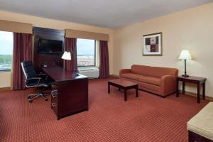 TV a/nebo společenská místnost v ubytování Hampton Inn & Suites Austin South Buda