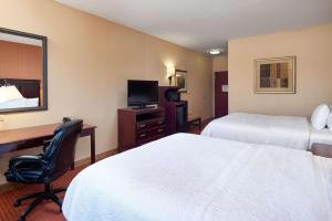 TV a/nebo společenská místnost v ubytování Hampton Inn & Suites Austin South Buda