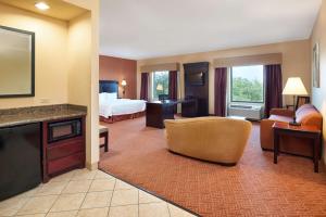 Postel nebo postele na pokoji v ubytování Hampton Inn & Suites Austin South Buda