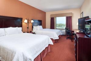Postel nebo postele na pokoji v ubytování Hampton Inn & Suites Austin South Buda