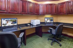 TV a/nebo společenská místnost v ubytování Hampton Inn & Suites Austin South Buda