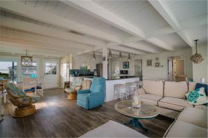 Χώρος καθιστικού στο Palmetto Paradise home