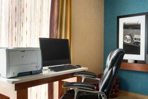 Sjónvarps- og/eða afþreyingartæki á Hampton Inn Phoenix-Chandler