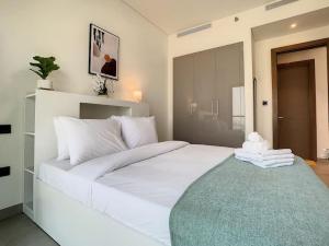 Postel nebo postele na pokoji v ubytování Key View - Sobha Waves