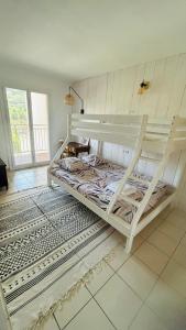 a bedroom with a white bunk bed in a room at Sur les hauteurs de Collioure in Collioure