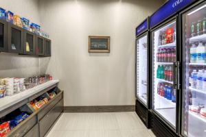 Supermarket nebo jiné obchody v  hotelu nebo okolí