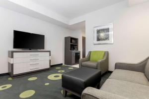 TV a/nebo společenská místnost v ubytování Hilton Garden Inn Ardmore