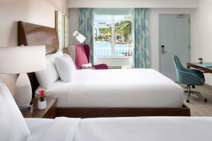 Postel nebo postele na pokoji v ubytování Hilton Garden Inn Key West / The Keys Collection