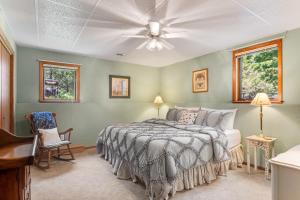 Postel nebo postele na pokoji v ubytování Cottage on the Green