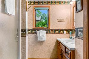 Koupelna v ubytování Cottage on the Green + 22 fotografií