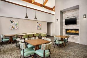 Reštaurácia alebo iné gastronomické zariadenie v ubytovaní Homewood Suites by Hilton Phoenix-Chandler