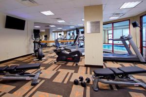 a gym with several treadmills and exercise machines at Courtyard by Marriott Lyndhurst/Meadowlands in Lyndhurst