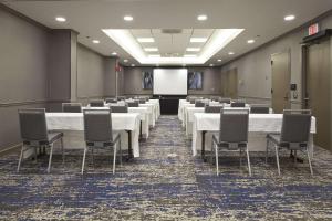 Бизнес-центр и/или конференц-зал в Embassy Suites by Hilton Atlanta Galleria