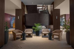 ROK Hotel Kingston Tapestry Collection By Hilton的休息区