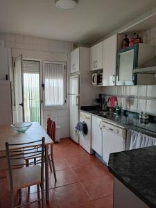 Η κουζίνα ή μικρή κουζίνα στο Casa Luz Mar +4 φωτογραφίες