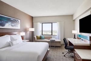 Ένα ή περισσότερα κρεβάτια σε δωμάτιο στο Delta Hotels by Marriott Phoenix Mesa