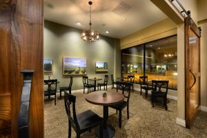 a restaurant with tables and chairs in a room at Hotel Maison Yakima Tapestry Collection by Hilton in Yakima