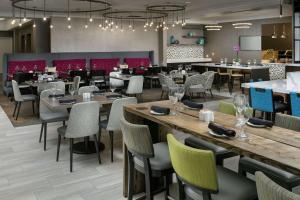 Restaurace v ubytování Hilton Garden Inn Yakima Downtown