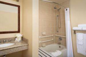 Koupelna v ubytování Hilton Garden Inn Yakima Downtown