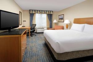 TV a/nebo společenská místnost v ubytování Hilton Garden Inn Yakima Downtown