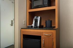Kuchyň nebo kuchyňský kout v ubytování Hilton Garden Inn Yakima Downtown