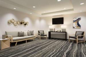 Homewood Suites By Hilton SLC/Draper的电视和/或娱乐中心