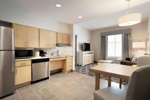 Homewood Suites By Hilton SLC/Draper的厨房或小厨房