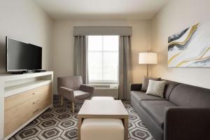 Homewood Suites By Hilton SLC/Draper的电视和/或娱乐中心